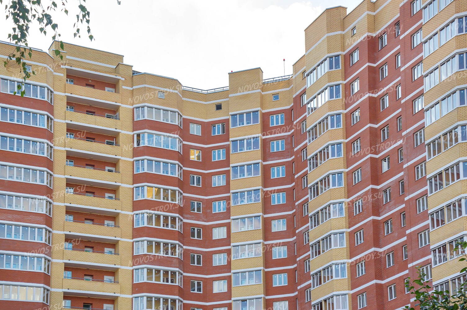 ЖК «Дом на улице Кирова»: Угол между двумя секциями дома