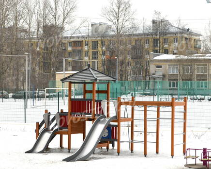 Двор жилого комплекса «Каравелла» (26.02.2013), Март 2013