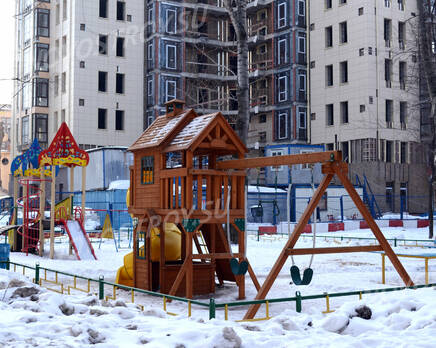 Детская площадка у ЖК «Дом в 1-ом Самотечном переулке» (15.02.2013), Март 2013