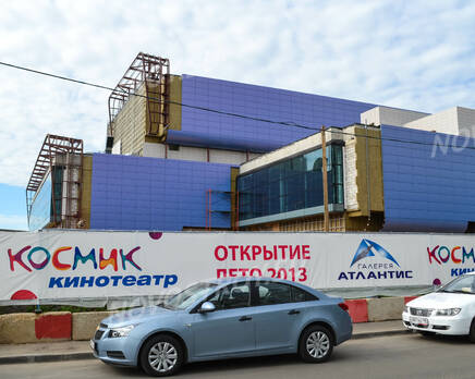 Строящийся кинотеатр рядом с ЖК «Аннинский» (20.05.2013 г.), Май 2013