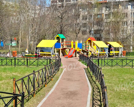 Детская площадка рядом с ЖК «Гражданский» (20.05.2013 г.), Май 2013