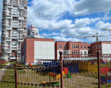 Детский сад около ЖК «Мичуринский» (25.07.2013 г.), Август 2013