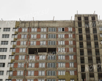 ЖК «Дом-Мегалит на Неве»: вид со двора на верхние этажи (14.04.2015), Апрель 2015