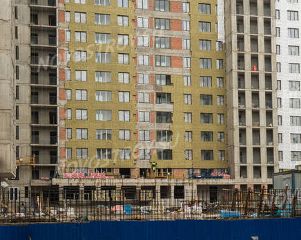 ЖК «Дом-Мегалит на Неве»: общий вид со двора (14.04.2015), Апрель 2015