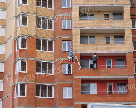 ЖК «Престиж»: Фасадные работы на строящемся корпусе. 23.04.2015, Апрель 2015