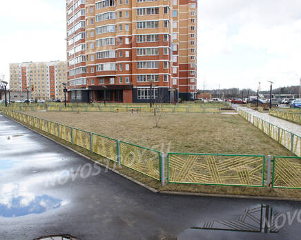 ЖК «Престиж»: Дворовая территория. 23.04.2015, Апрель 2015
