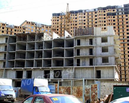 ЖК «Ренессанс»: 22.04.2015 - Строящийся 2-ой корпус, Май 2015