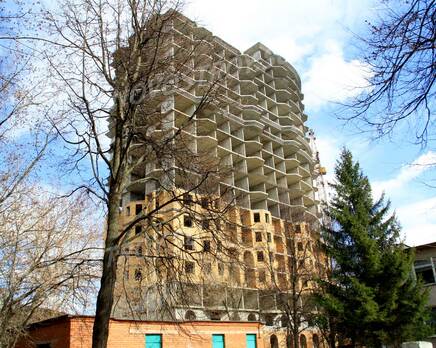 ЖК «Ренессанс»: 22.04.2015 - Строящийся 1-й корпус, вид с торца, Май 2015