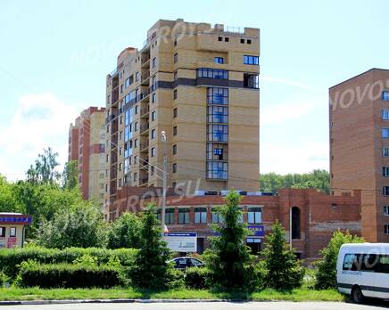 ЖК «Московский» (г.Дмитров): 17.06.2015 - Новостройка, вид с ул. Московской. Здание находится на завершающих этапах строительства, Июнь 2015
