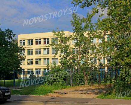 ЖК «Дом на Изумрудной»: 16.07.2015 - Школа около новостройки, Июль 2015