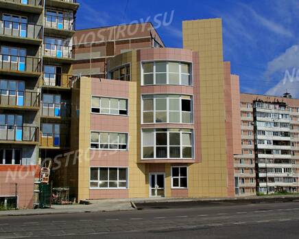 ЖК «Дом в Ногинске»: 08.08.2015 - Фрагмент дома, пристройка для коммерческих учреждений, Август 2015