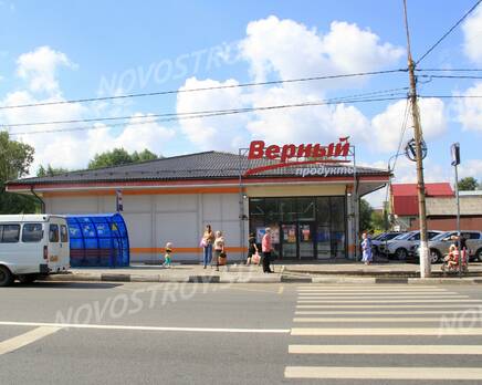 ЖК «Дом на улице Декабристов»: 08.08.2015 - Универсам «Верный» около новостройки, Август 2015