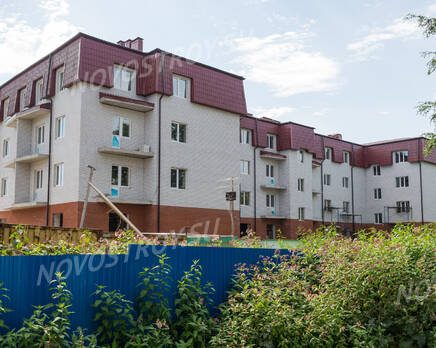 ЖК «Дом в поселке Горбунки»: общий вид со двора (13.08.2015), Август 2015