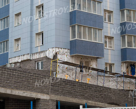 ЖК «Небо Москвы»: незавершенная отделка фасада (06.11.2015), Ноябрь 2015