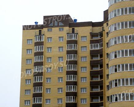 ЖК «Москворецкий» (г. Воскресенск): 08.11.2015 - Фрагмент построенного корпуса, верхние этажи фасада со двора, Ноябрь 2015