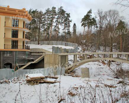 ЖК «Малиновый Ручей»: 16.12.2015 - Пешеходный мостик к новостройке из городского парка, Декабрь 2015