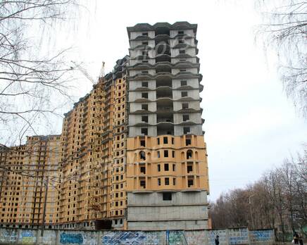 ЖК «Ренессанс»: 20.12.2015 - Строящийся корпус, вид с торца, Декабрь 2015