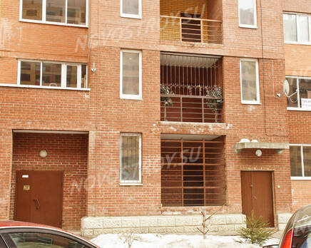 ЖК «на ул. Дубки»: Подьезд 9-го корпуса. 22.02.2015, Февраль 2016