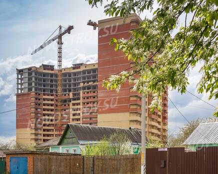 ЖК «Дом на улице Кирова»: Вид с параллельной улицы, Май 2016