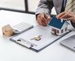 Стоит ли вкладываться в ипотеку сейчас? Экспертный анализ советов Минфина