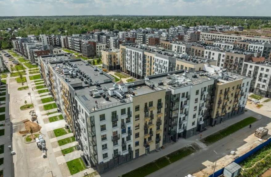 На фото ход строительства МФК «Равновесие» от застройщика Кортрос
